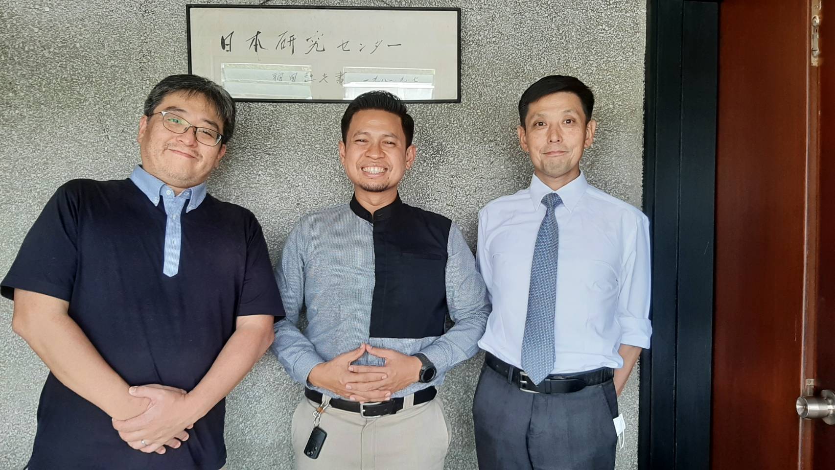 左から梶浦・チャイワット所長・宍戸マネージャー